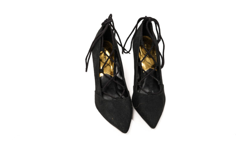 Brezčasna zapeljiva črnina za predstavnice nežnejšega spola