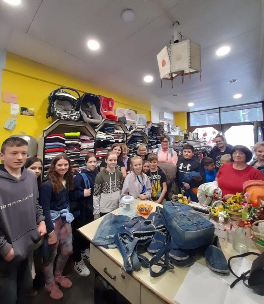 Učenci OŠ Mute z donacijo oblačil za boljši jutri!