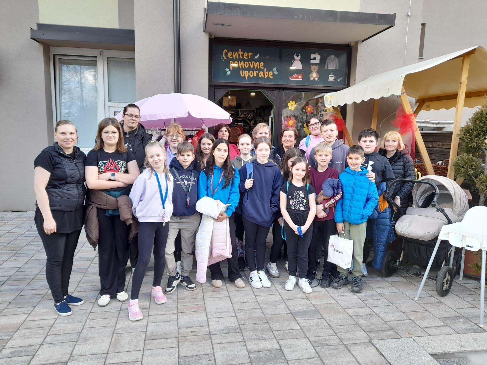 Učenci OŠ Mute z donacijo oblačil za boljši jutri!